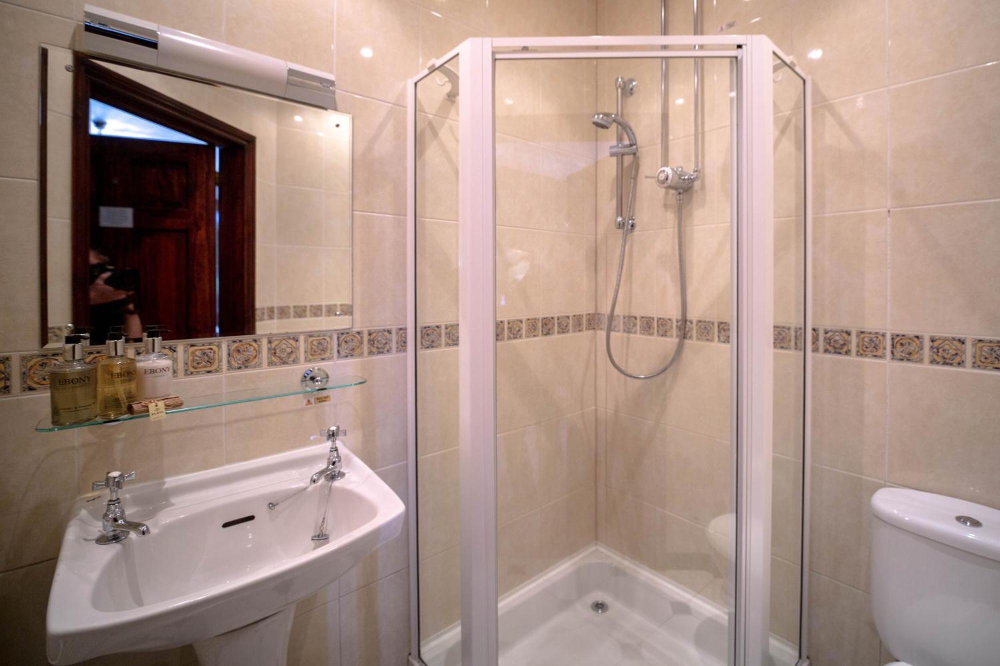 Parc-Le-Breos House Bed & Breakfast Penclawdd Room photo